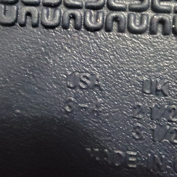 Brand new never worn girl size 3 - 4. - Picture 3 of 3